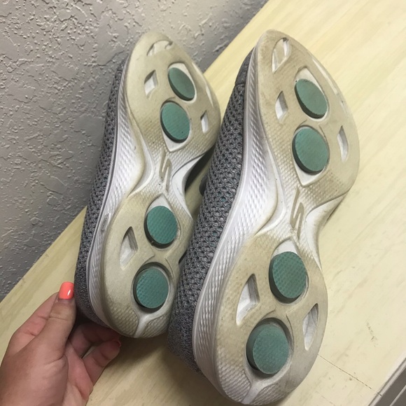 Skechers like new - Picture 3 of 4